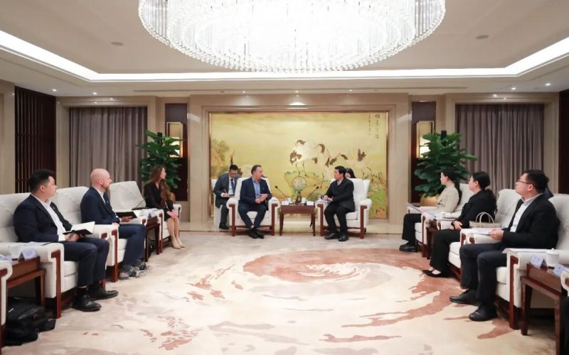 斯缇福集团CEO Jose Burgos先生与吴中区万利书记会晤，共启合作新篇章